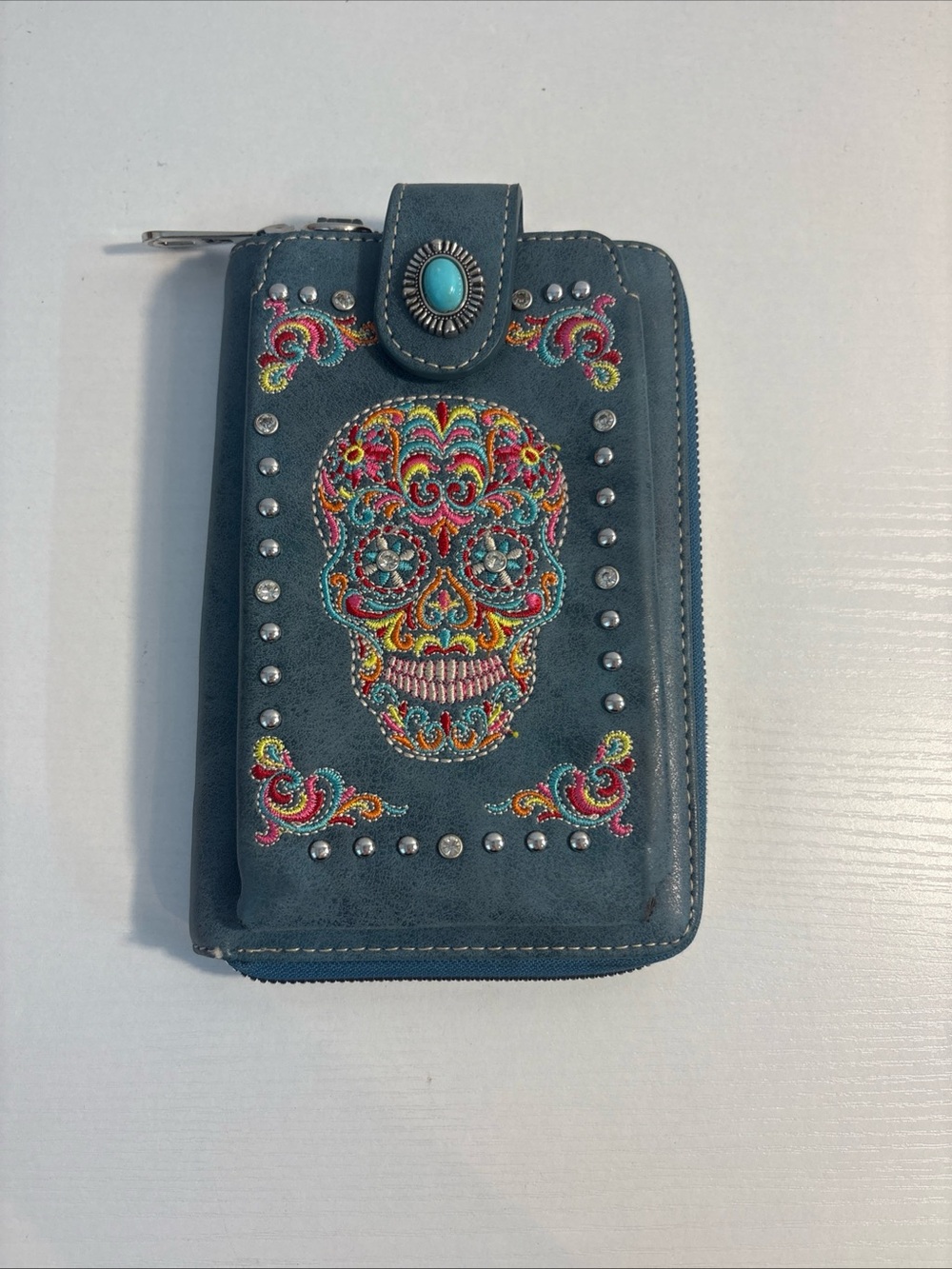 American Bling Sugar Skull Wallet/Crossbody
Very good condition. No strap.